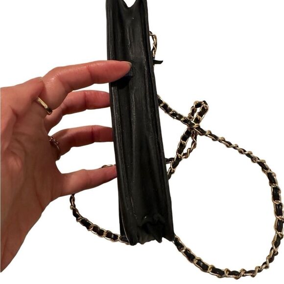 Chanel patent leather clutch with an added chain - Picture 7 of 15
